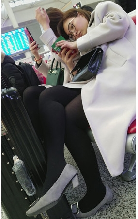 戴眼镜的黑色丝袜妹子