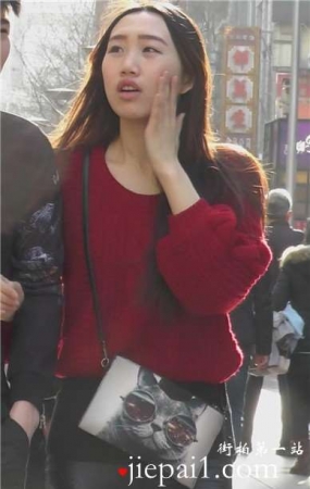 黑色皮裤红衣女孩真水灵 [1.46 GB]