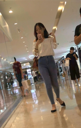 青春甜美无敌超紧身牛仔裤丰臀