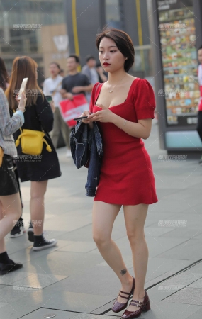好看的短发女孩