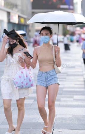 打伞热裤白高跟 21-08-02-45P