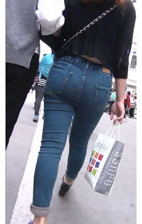 牛仔紧身妹子