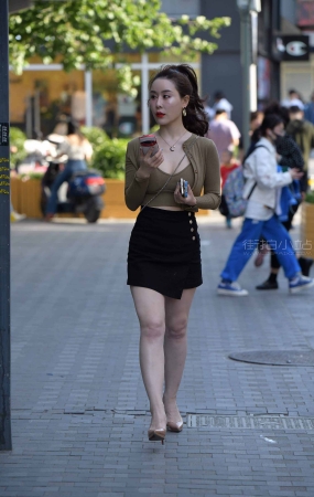 时尚高贵气质街拍美腿美女
