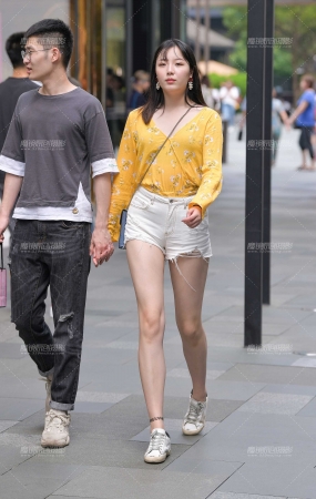 大白腿女盆友~