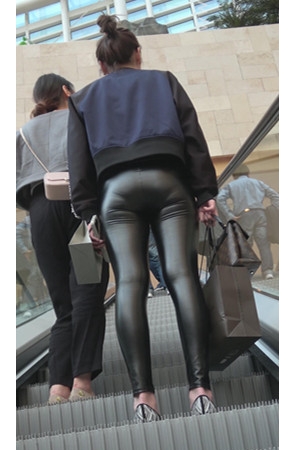 紧身皮裤美女