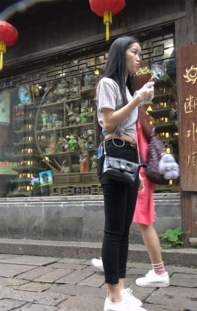 小蛮腰紧身黑裤清纯美女