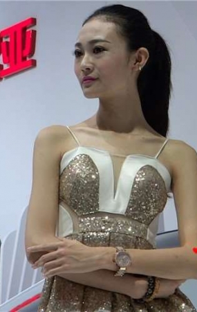美女车模的极品玉足，令人垂涎三尺