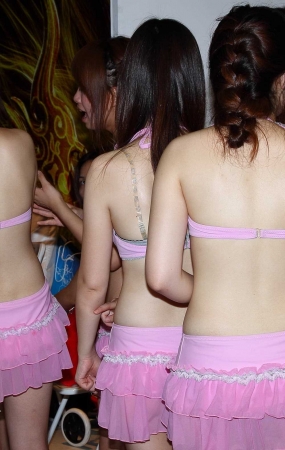 卡哇伊超白嫩美背