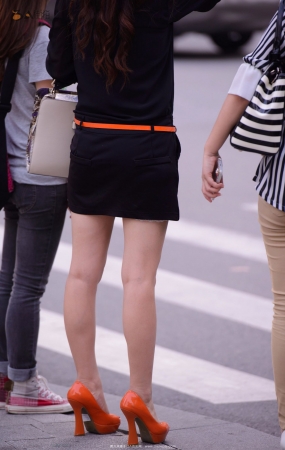 连衣短裙，裸腿，高跟-7P