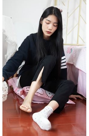 漂亮的美足小姐姐