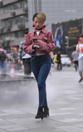 铅笔紧牛，高跟，短发小姐姐