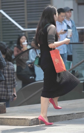 街拍高跟少妇