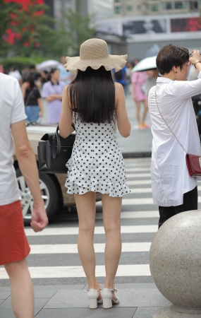 来旅游的小姐姐-18P