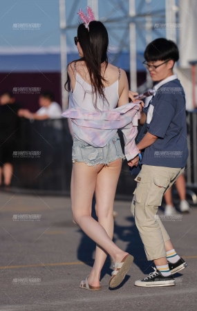 第1463篇性感的热裤小妹