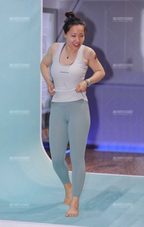 靓丽阳光瑜伽美女