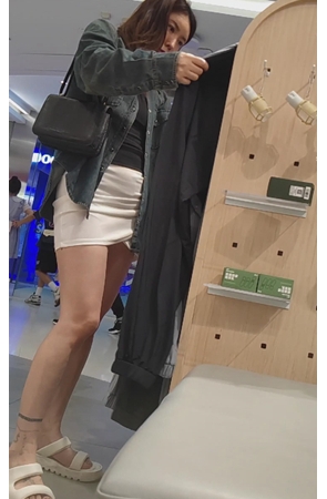 白色包臀裙
