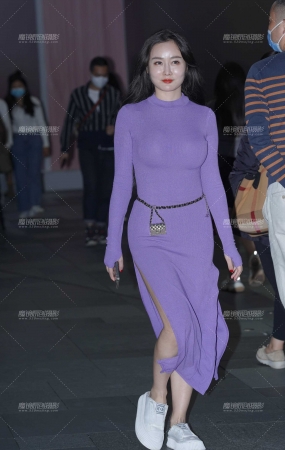 长裙美眉