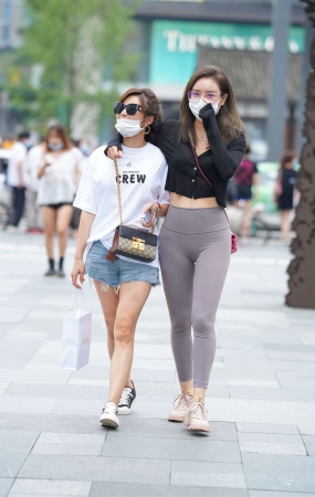 视觉冲击街拍作品 – 有点活泼