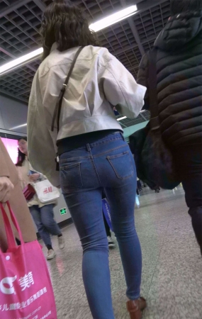 紧身牛仔美女