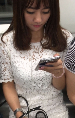 地铁极品美女肉丝美腿