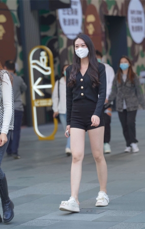 黑色职业装美女