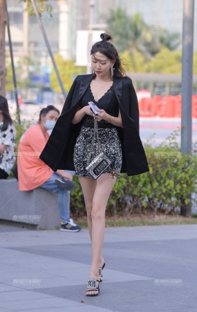 纤细美腿高跟的美女