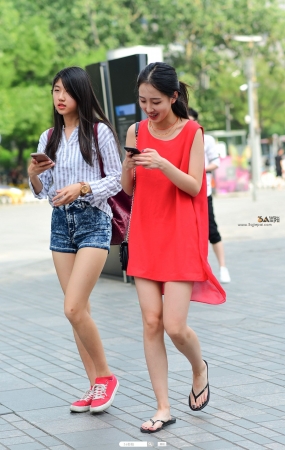 红裙细腿牙套妹纸-12P