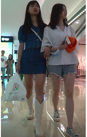 牛仔裙美女