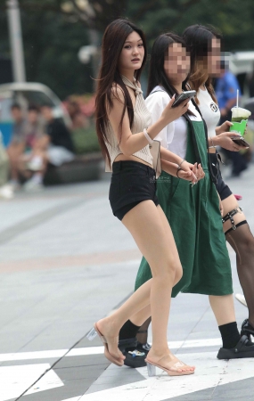 街拍高跟少妇