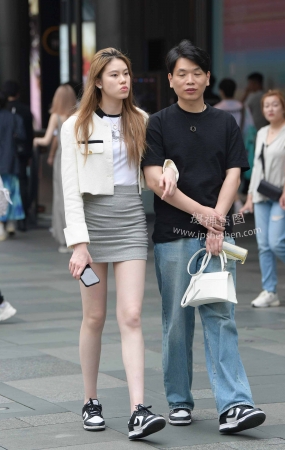23617-3=109美腿女盆友 12P