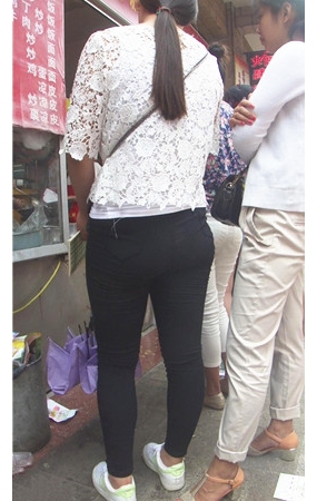 黑裤紧身妹子