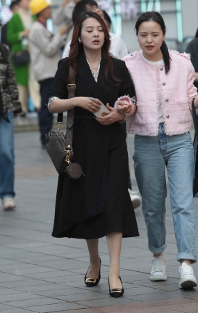 街拍高跟少妇