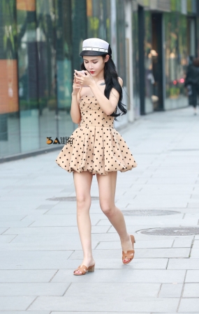 波点短裙美腿凉拖美女-13P