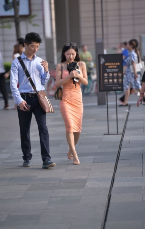 包屯裙美女