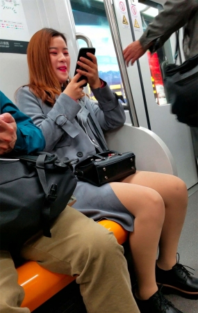 地铁上的极致漂亮美女