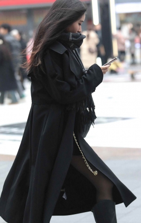 街拍黑丝妹子