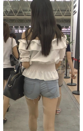热裤小妹