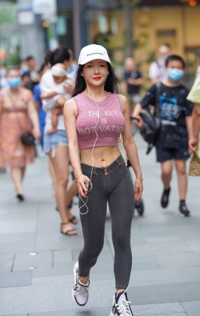 紧身运动小妹