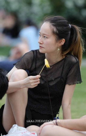 相当骨感的漂亮女生