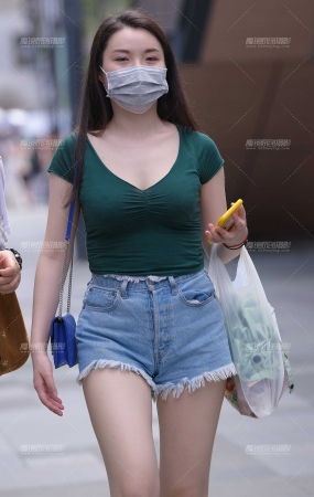 肉腿热裤美女