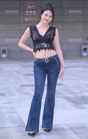 搭讪牛仔裤美女