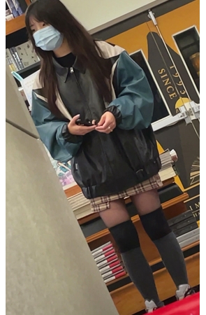 图书馆里的美女