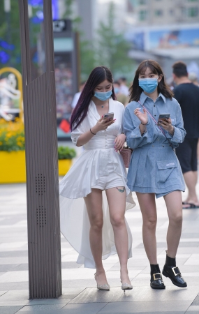 美腿高跟小姐姐