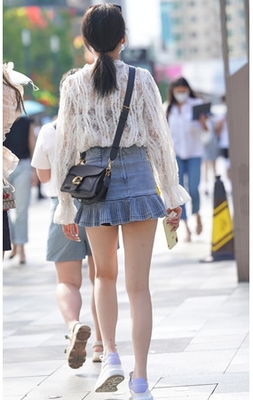 高腰短裙女孩(71P)[836M/JPG]