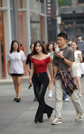 性感的红色上衣··
