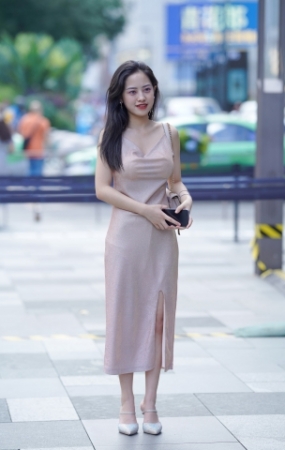 长裙美眉