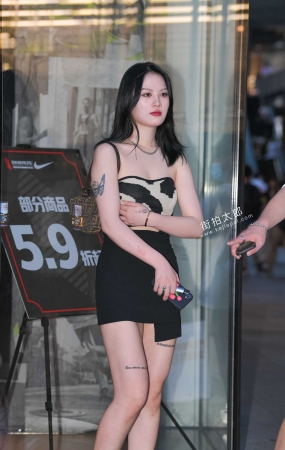 裹胸美腿美女-86 21-07-25-86P