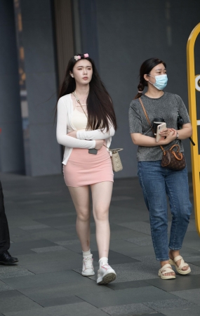 白粉嫩的女生，爱了～