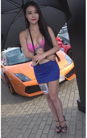 性感漂亮的车模美女