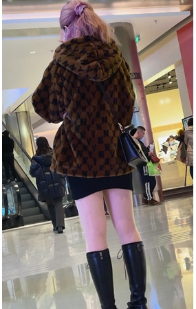 商场里的两小姐姐